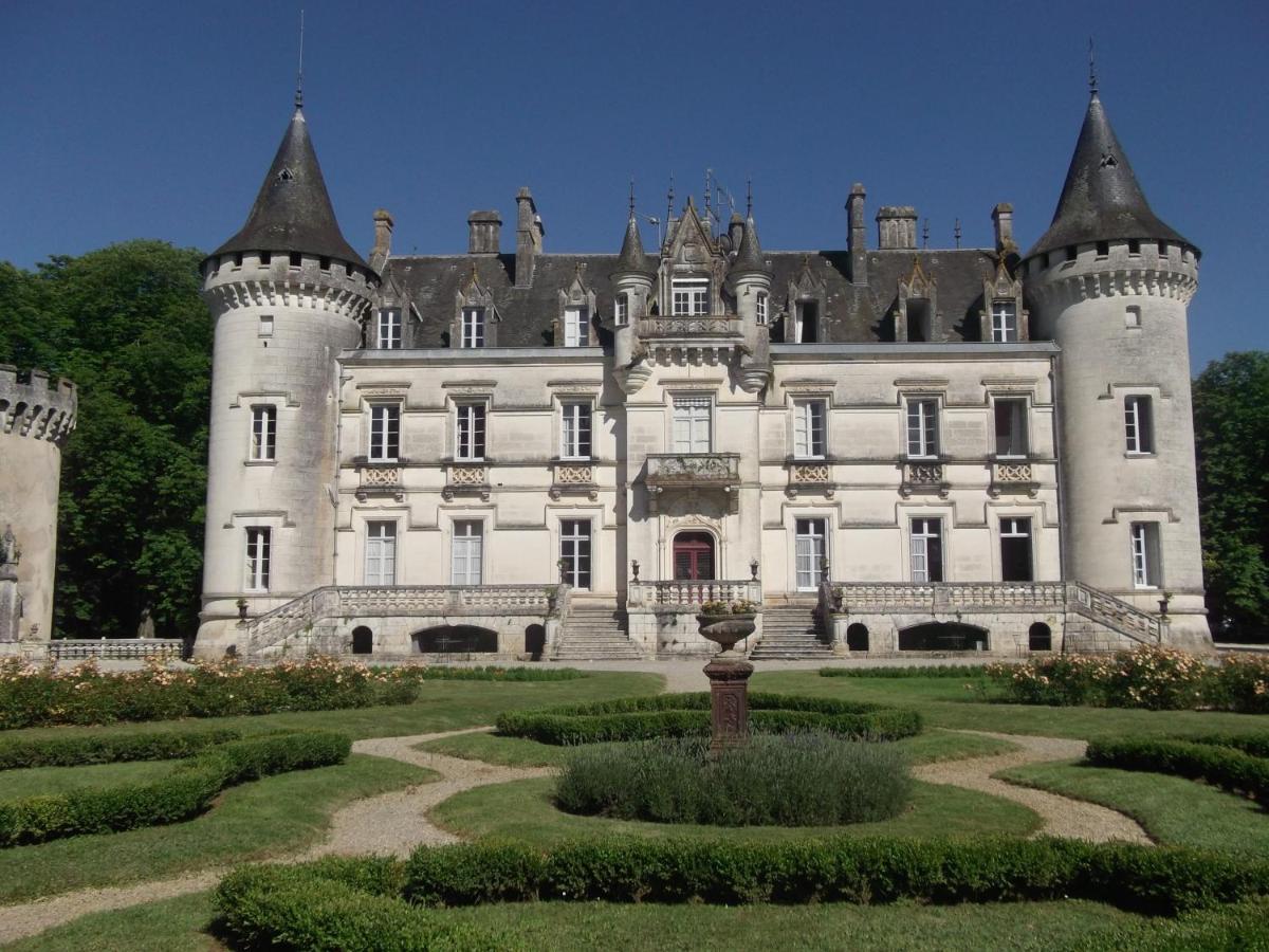 Chateau-Hotel De Nieuil Экстерьер фото