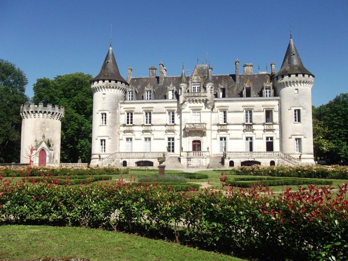 Chateau-Hotel De Nieuil Экстерьер фото