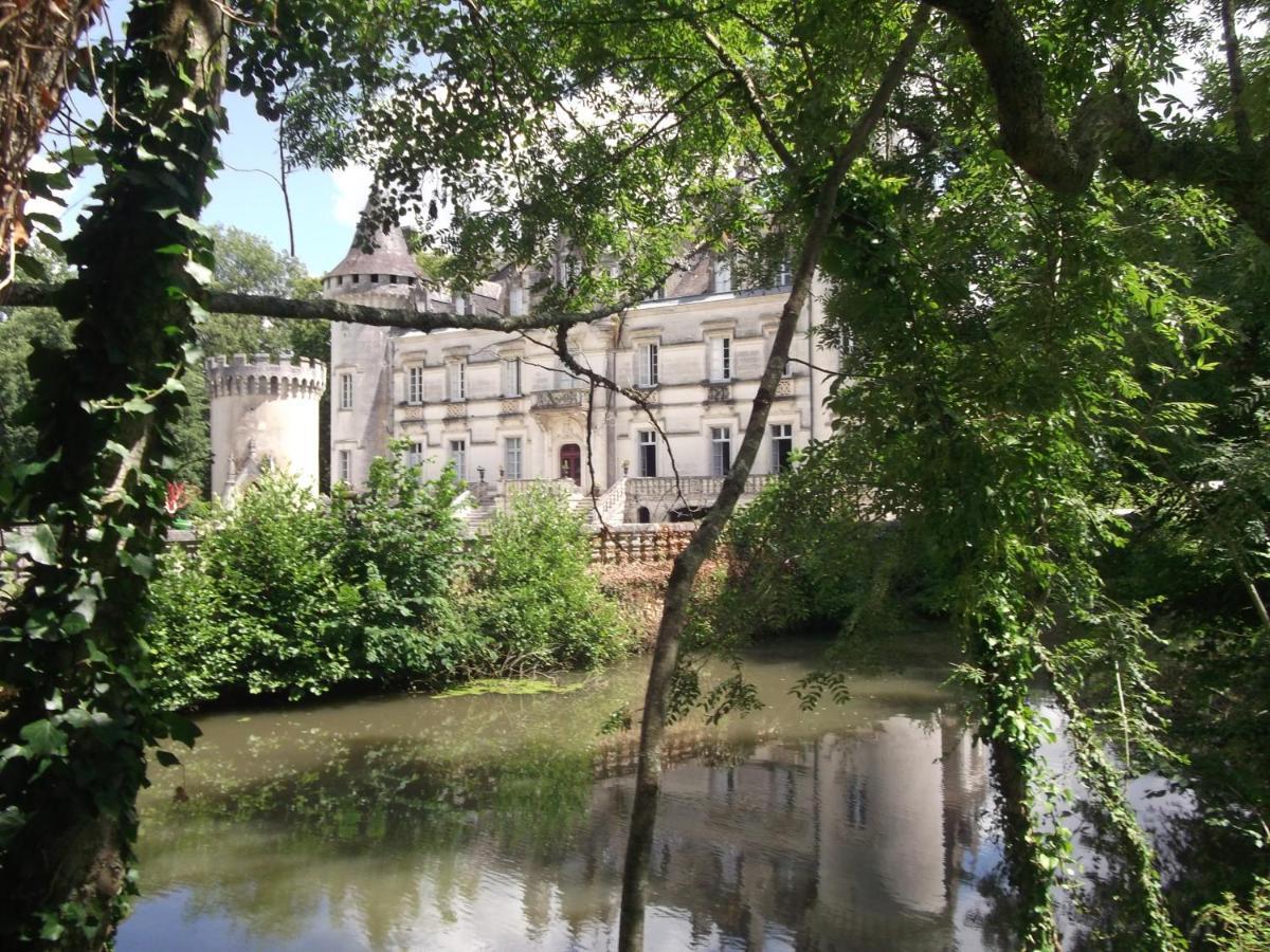 Chateau-Hotel De Nieuil Экстерьер фото