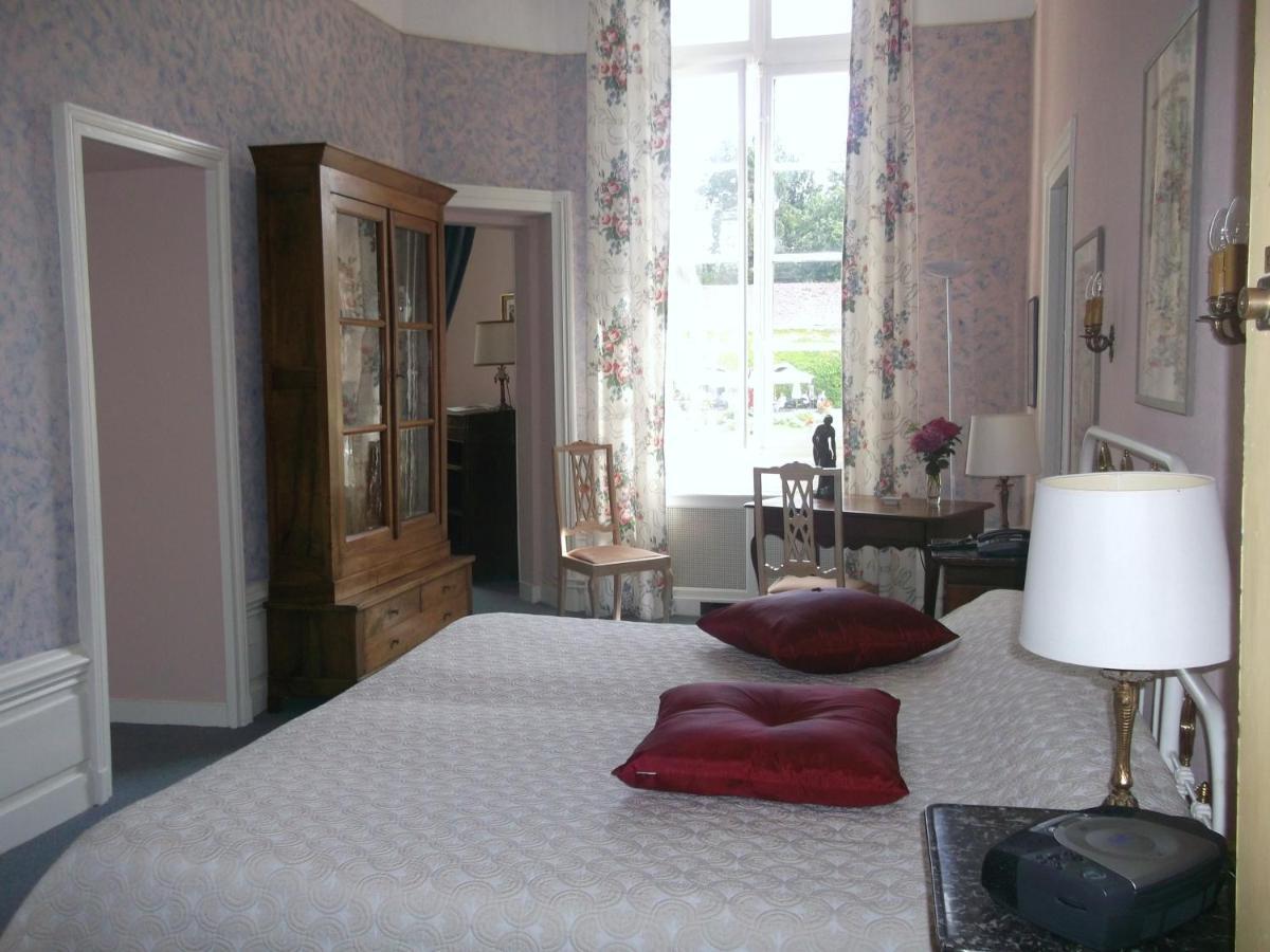 Chateau-Hotel De Nieuil Экстерьер фото